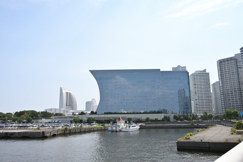みなとみら大橋から見える海と臨港パーク方面
