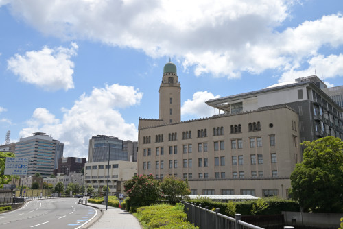 川側から見た横浜税関(クイーン)