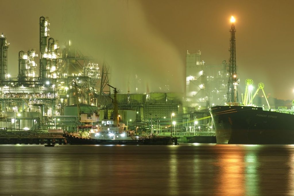 根岸湾の工場夜景