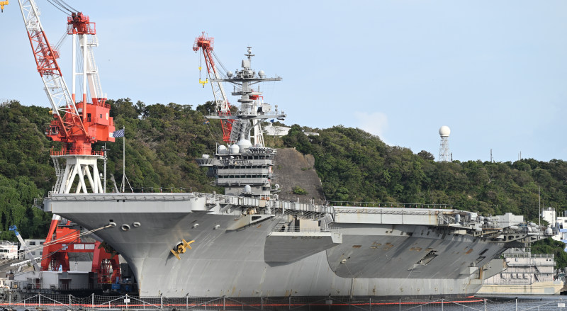 軍港めぐりでしか近くで見れない米空母「ジョージ・ワシントン」
